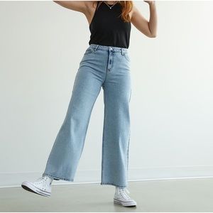 Reitmans super high rise light wash wide leg jeans | Size 34